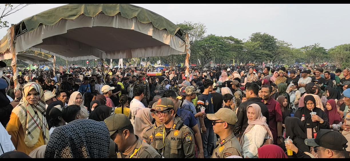 Ratusan Layangan Dandang Hiasi Langit Siring Rantau, Warga Tapin Ramai-Ramai Saksikan Festival